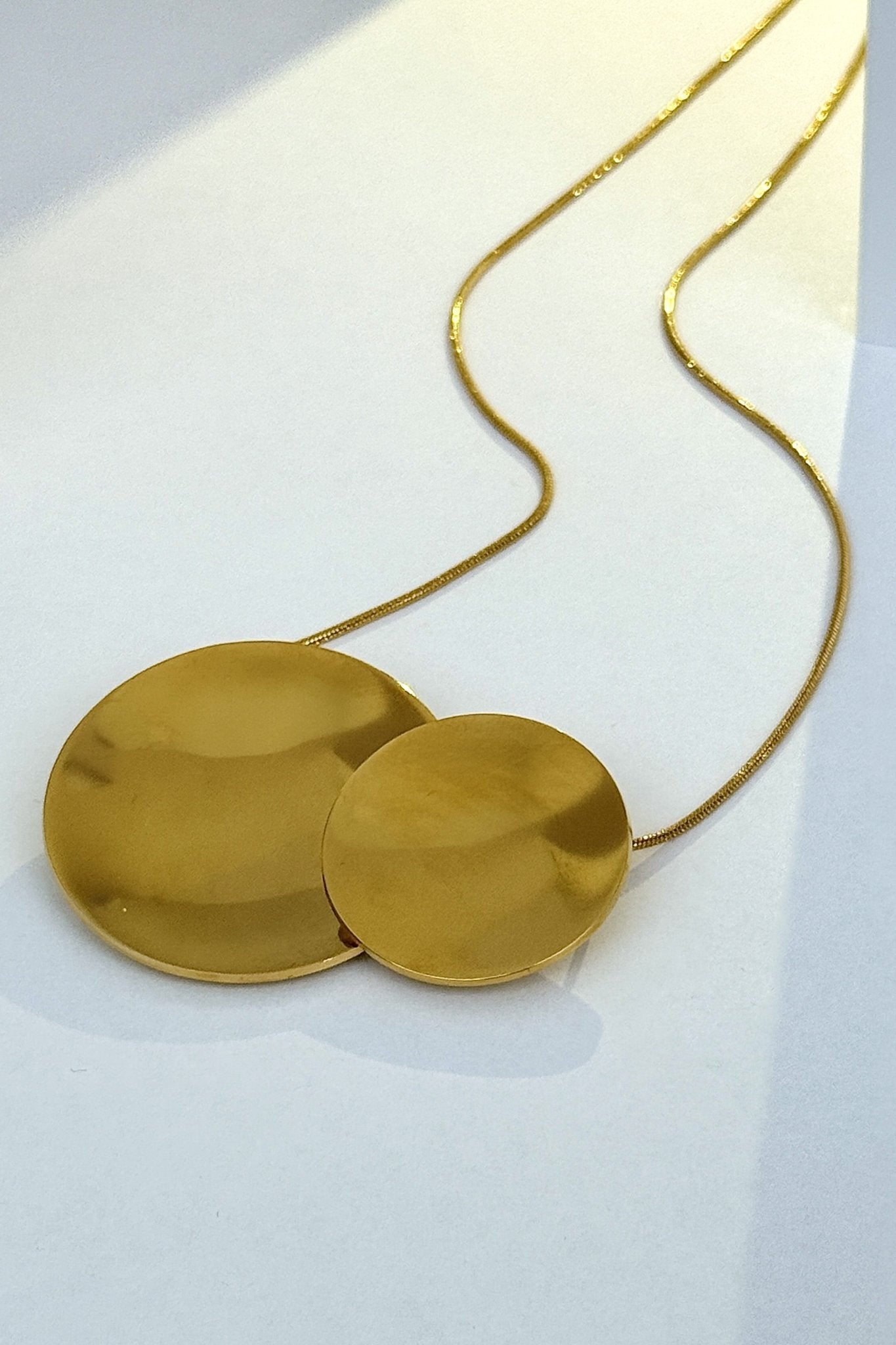 Colar minimalista com pêndulos em aço dourado - lavishiochicColareslavishiochic