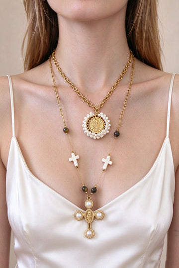 Colar duplo vintage com virgem e cruzes