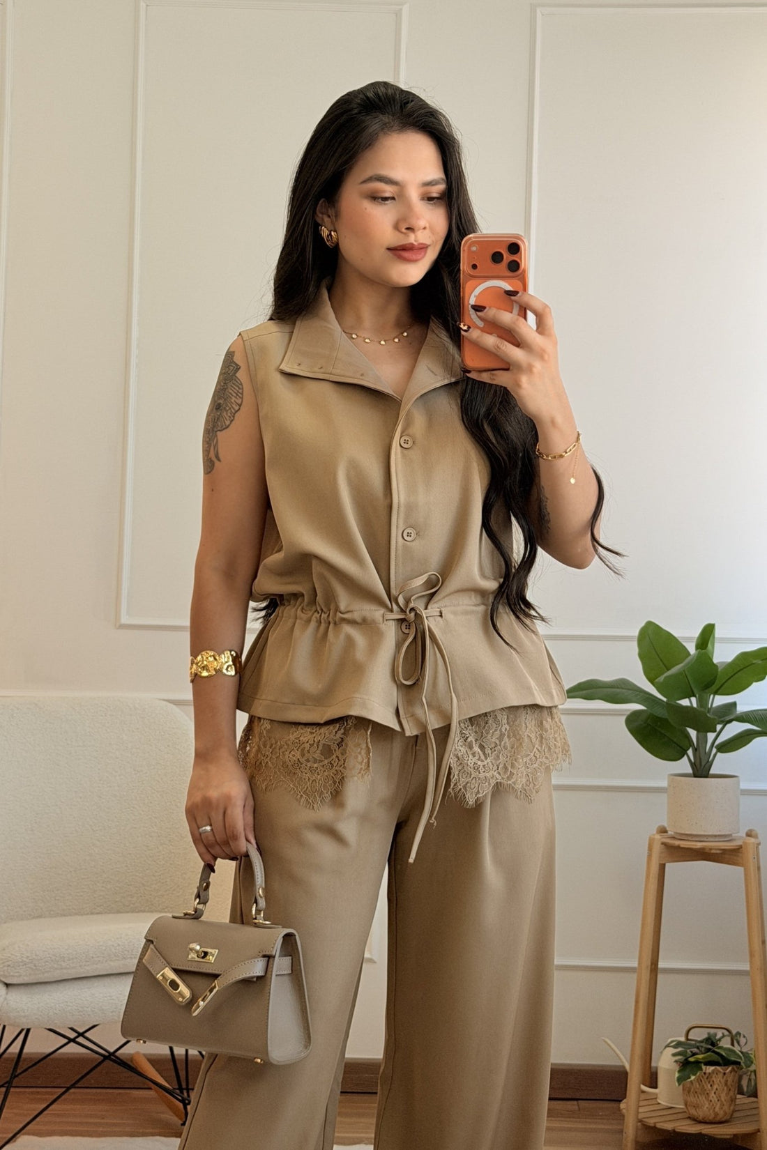 Colete com cintura ajustável e renda - lavishiochiccoletelavishiochic