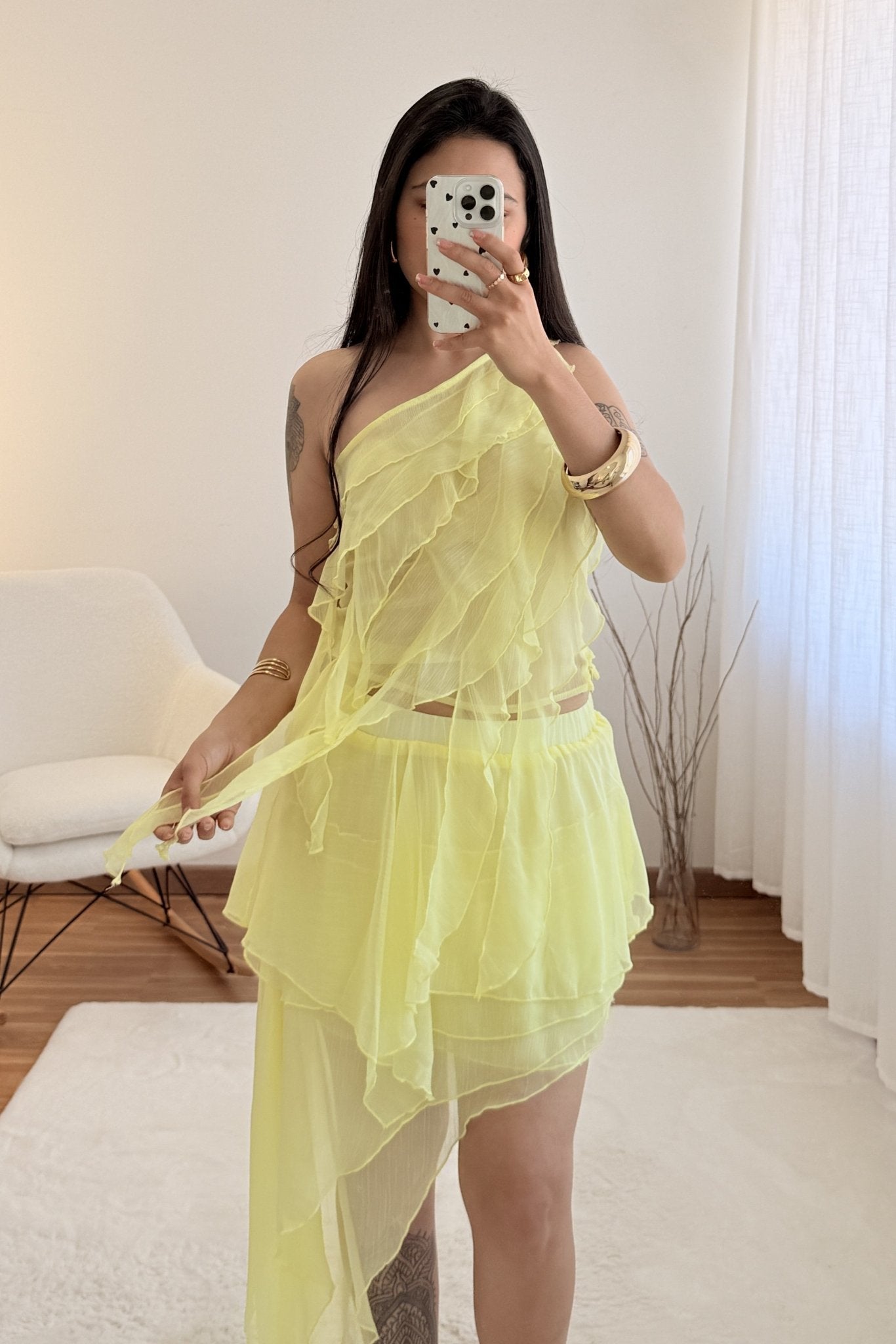 Conjunto assimétrico de design fluido com folhos elegantes - lavishiochicconjuntolavishiochic
