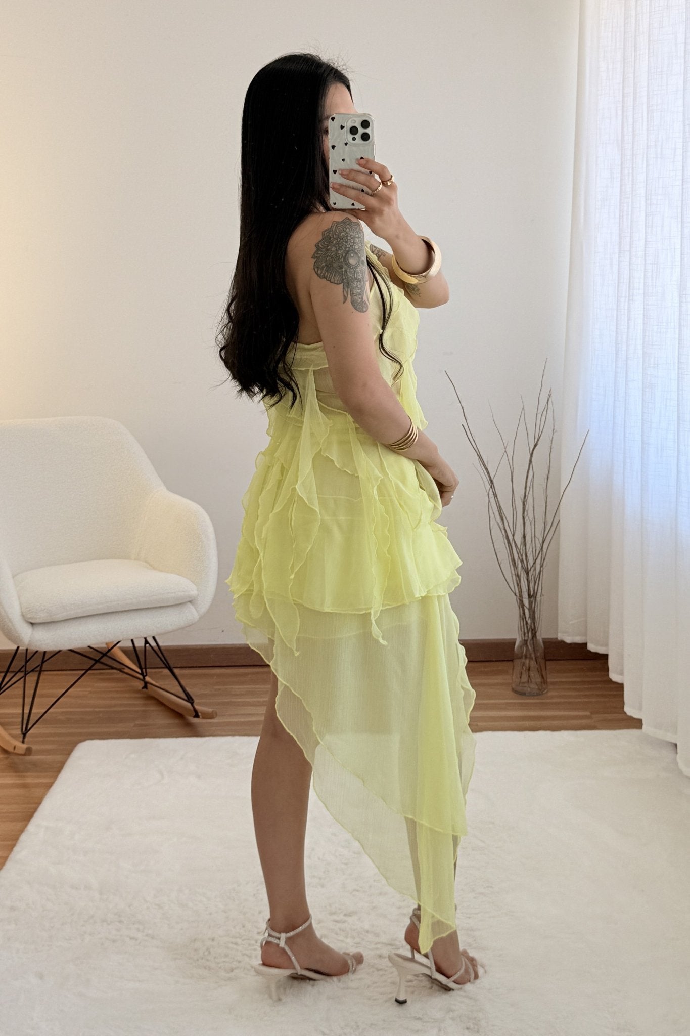 Conjunto assimétrico de design fluido com folhos elegantes - lavishiochicconjuntolavishiochic