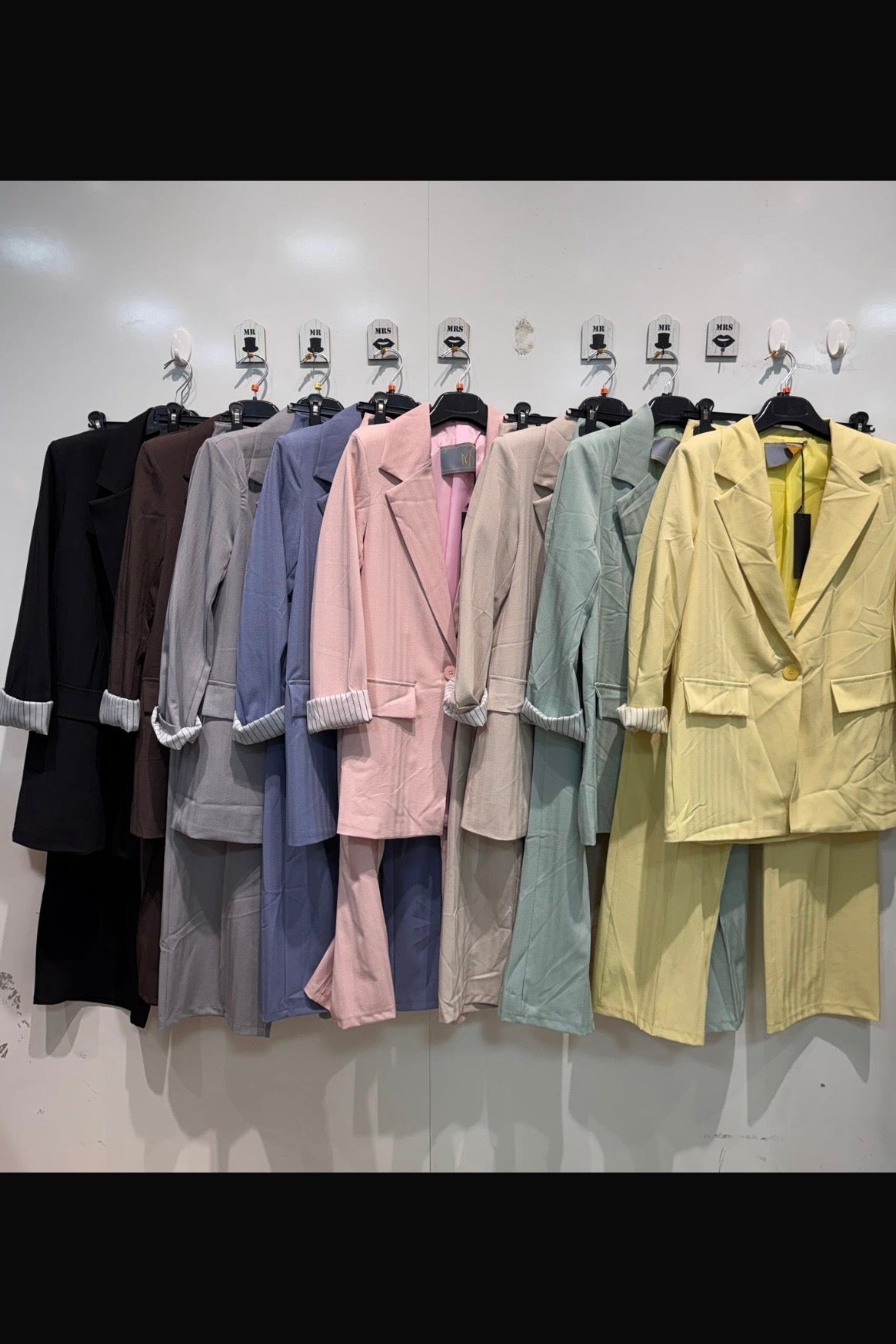Conjunto Blazer com Riscas e Calça Clássica - lavishiochicconjuntolavishiochic