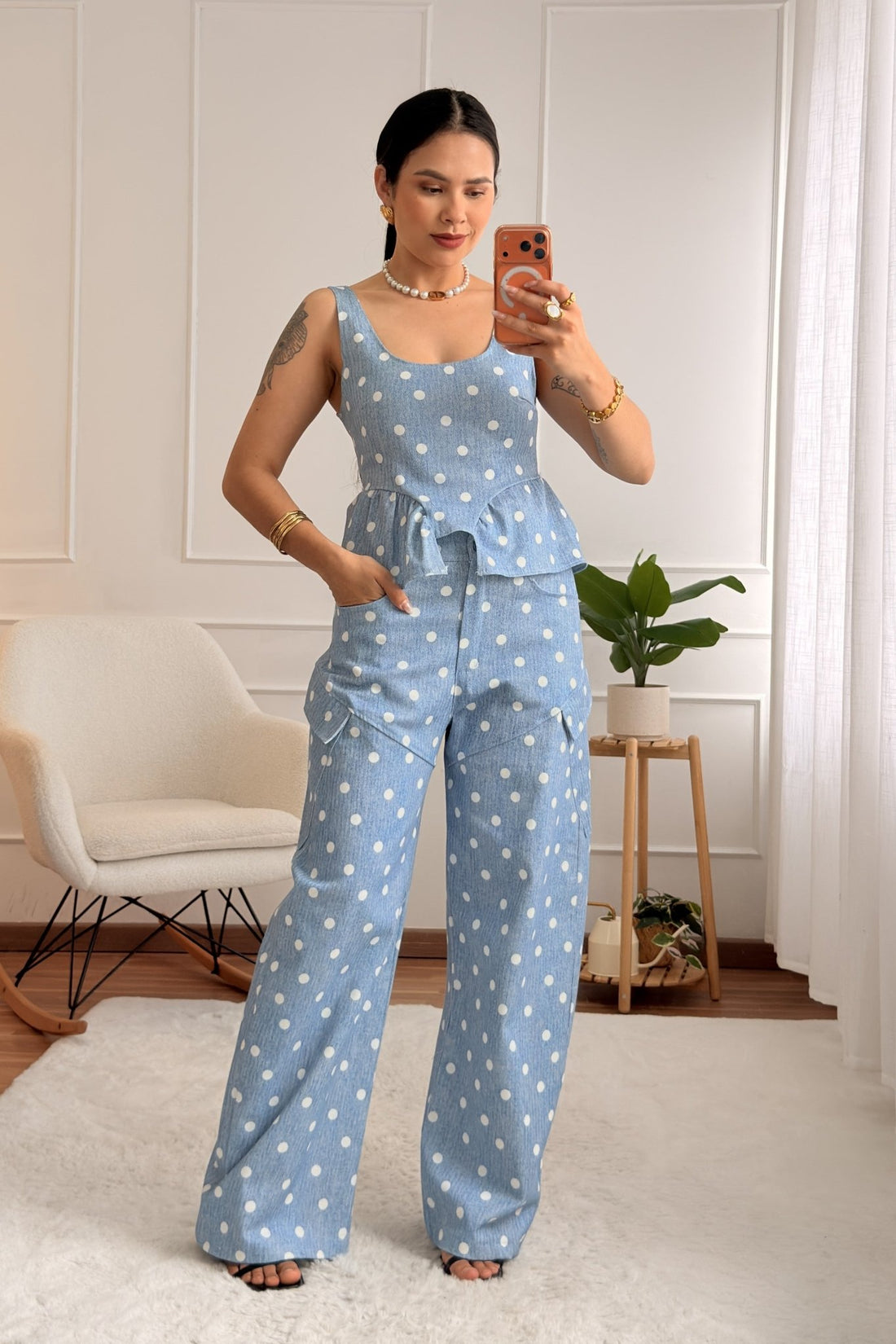 Conjunto de blusa e calça com estampa de poás - lavishiochiccasacoslavishiochic