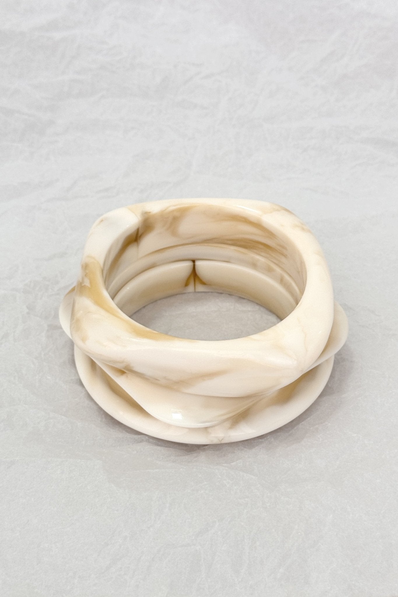 Conjunto de três pulseiras geométricas em resina com efeito mármore creme - lavishiochicPulseiralavishiochic