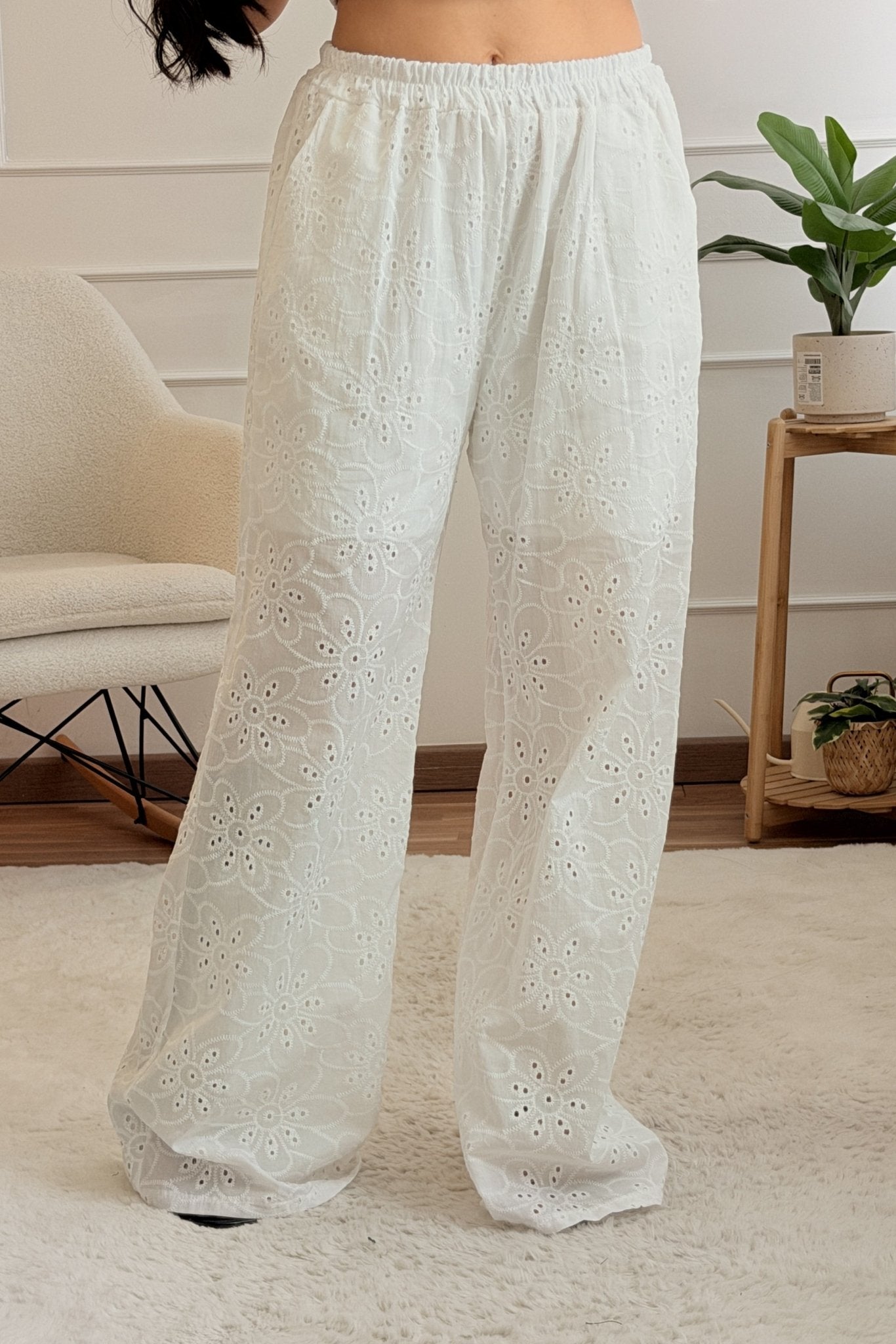 Conjunto em bordado inglês com barra em folho - lavishiochicconjuntolavishiochic