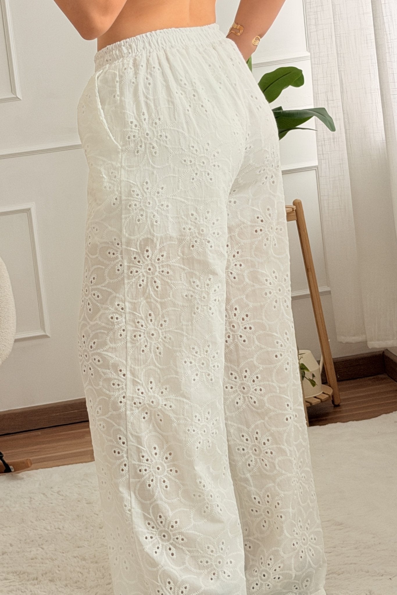 Conjunto em bordado inglês com calça - lavishiochicconjuntoslavishiochic