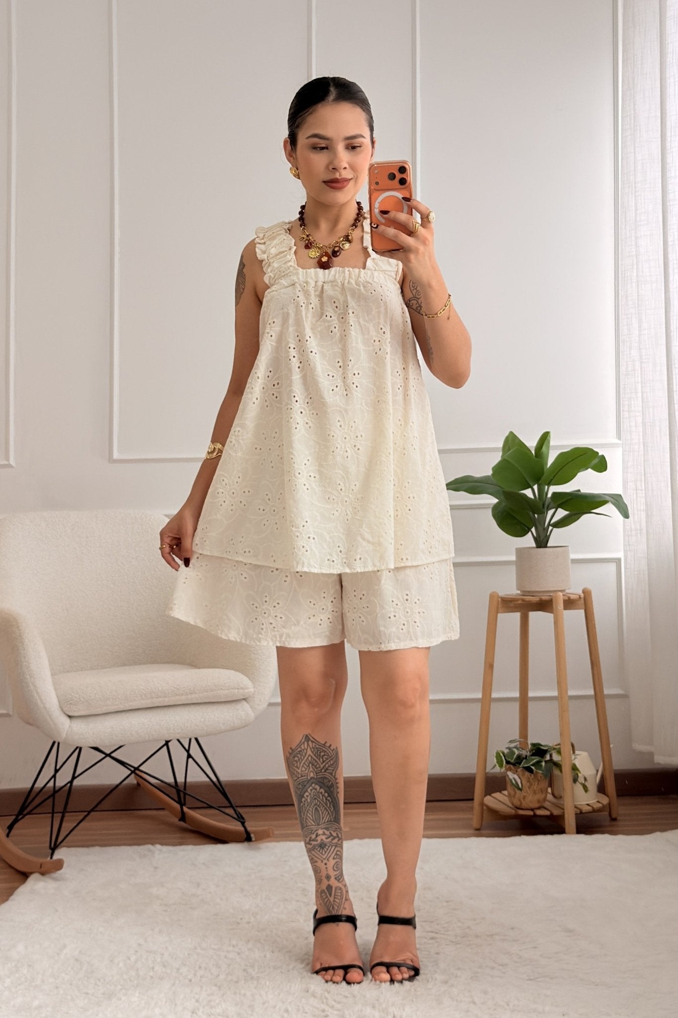 Conjunto em bordado inglês top evasê e calção - lavishiochicconjuntolavishiochic