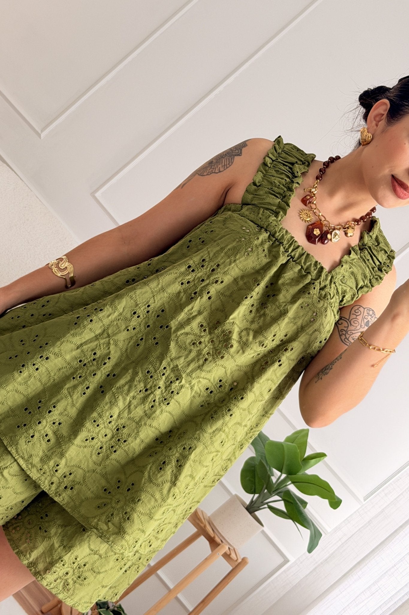 Conjunto em bordado inglês top evasê e calção - lavishiochicconjuntolavishiochic