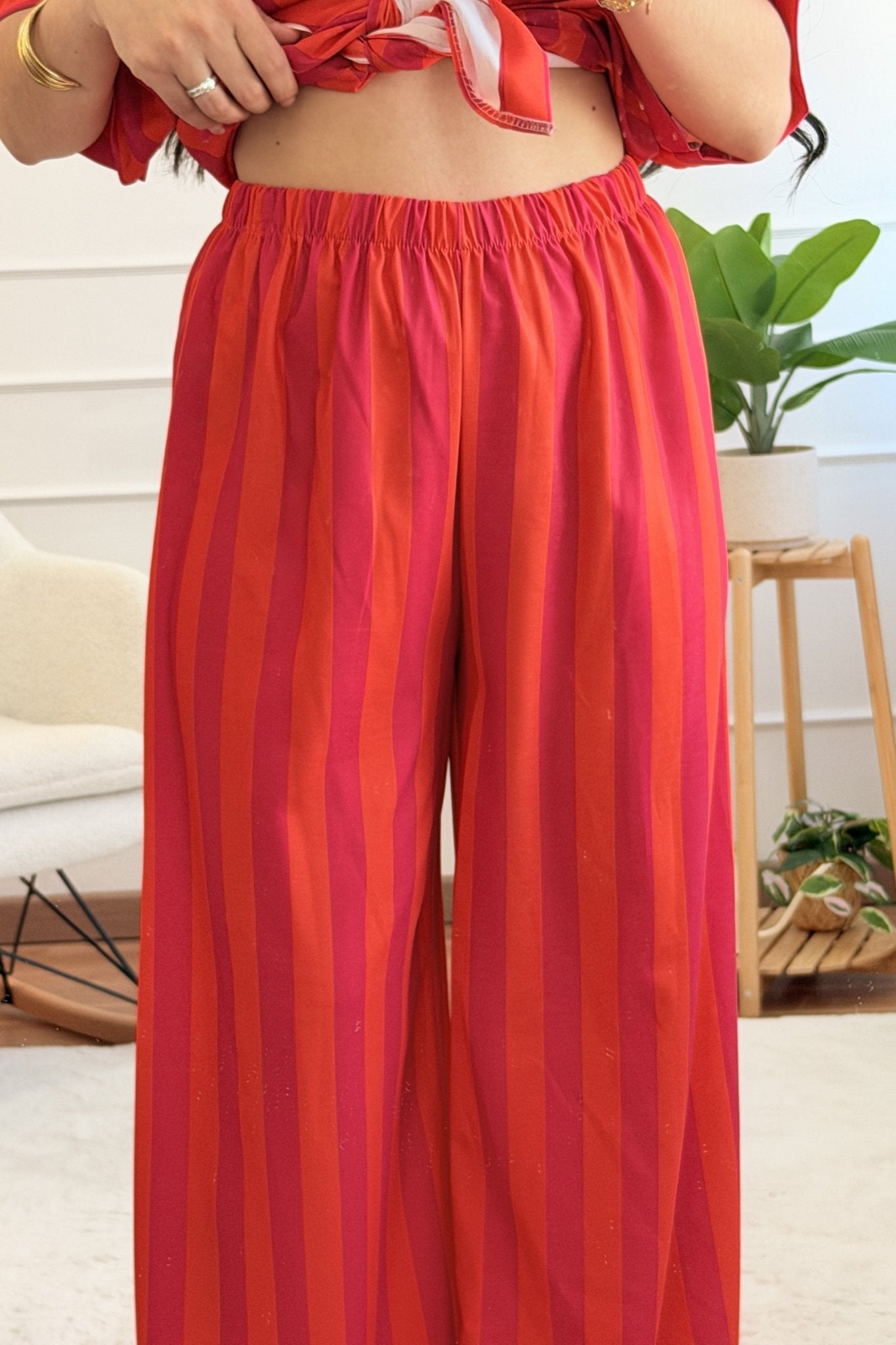Conjunto fluido às riscas com camisa e calça - lavishiochicconjuntolavishiochic