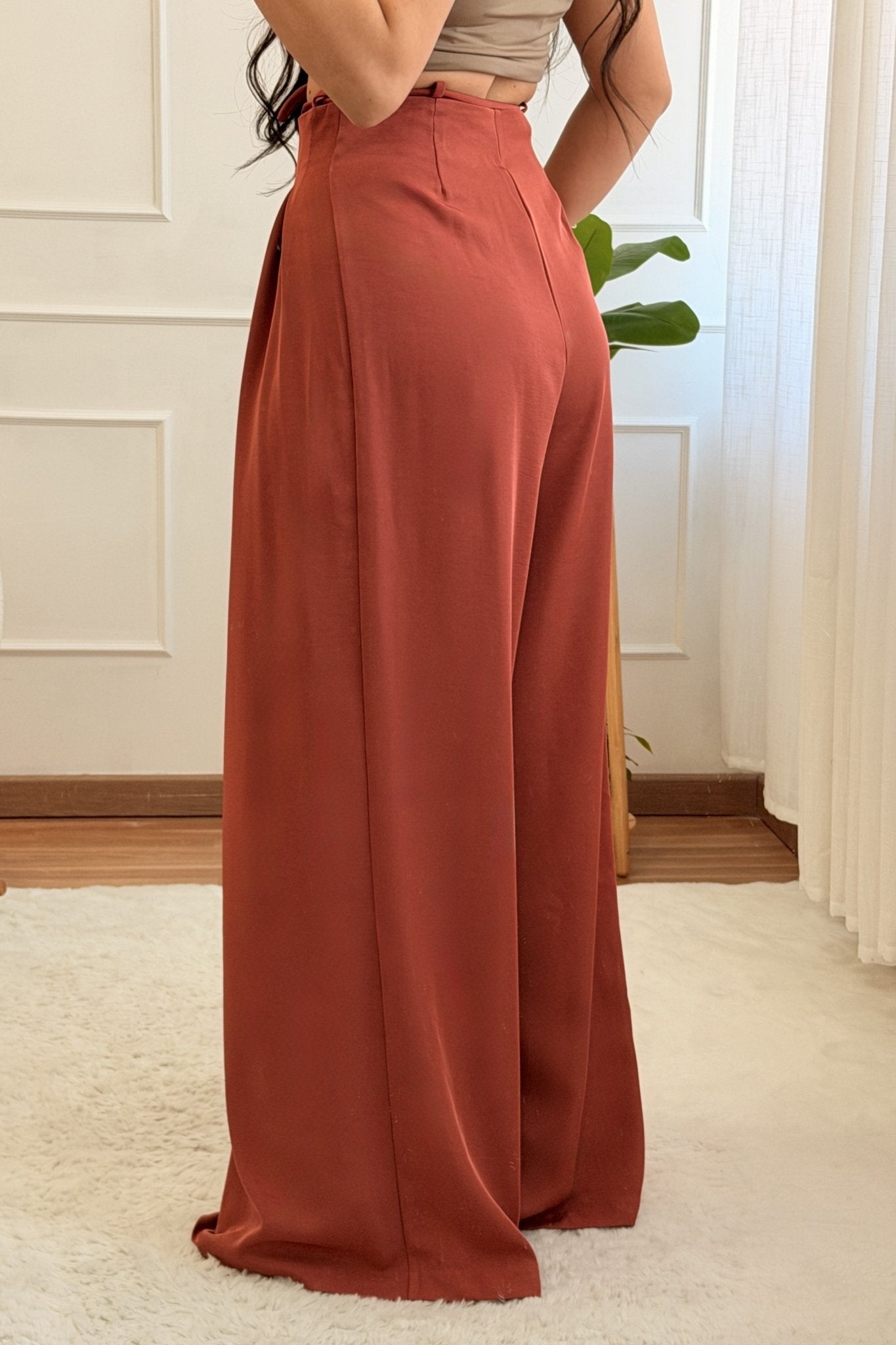 Conjunto fluido com calça de cintura alta ELLI WHITE - lavishiochicconjuntosELLI WHITE
