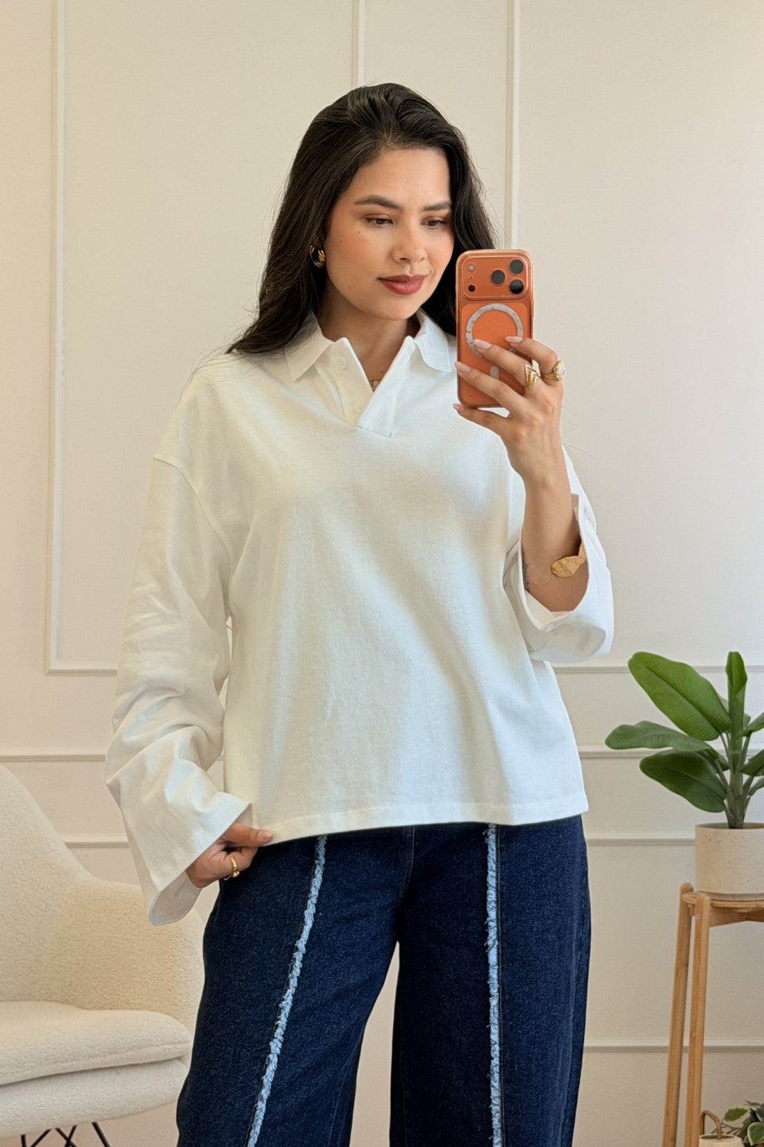 Polo cropped de corte solto com gola clássica LUMINA - lavishiochiccamisolalumina