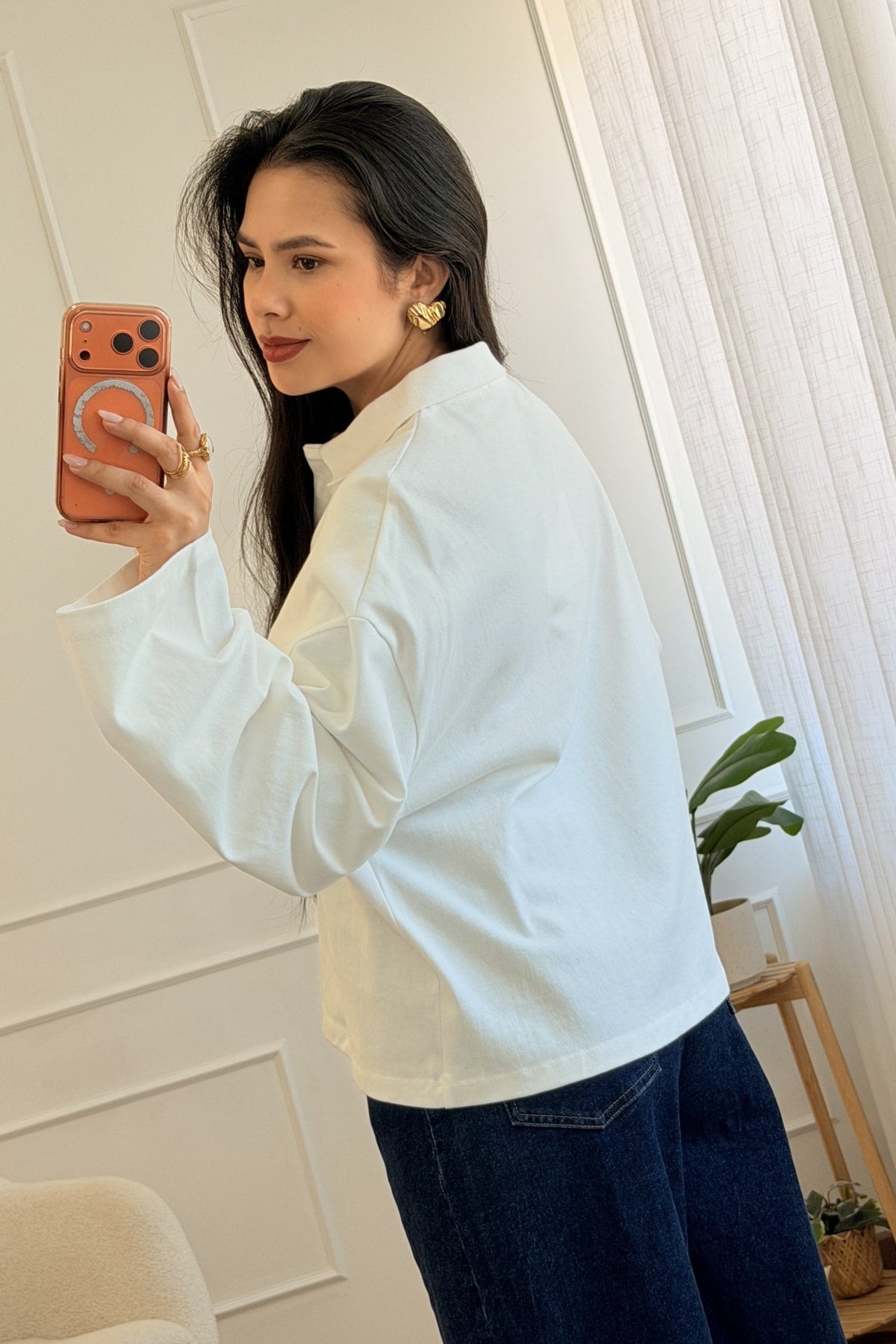 Polo cropped de corte solto com gola clássica LUMINA - lavishiochiccamisolalumina