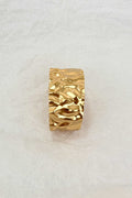 Pulseira larga em aço dourado com textura ondulada martelada - lavishiochicPulseiralavishiochic