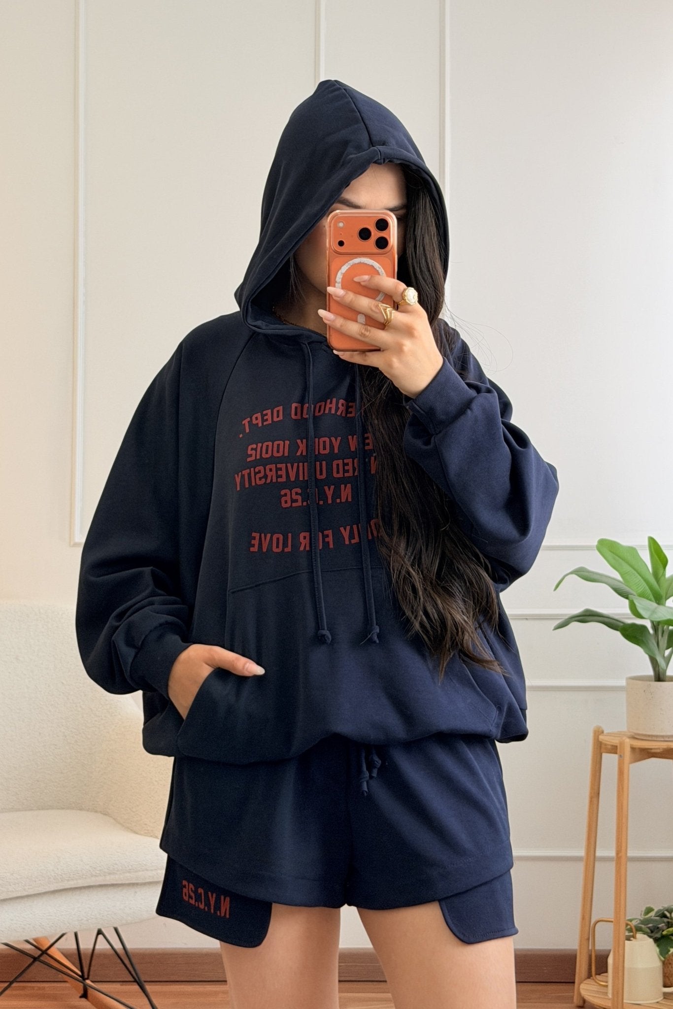 Sweat com capuz e lettering frontal LUMINA - lavishiochicsweatlumina