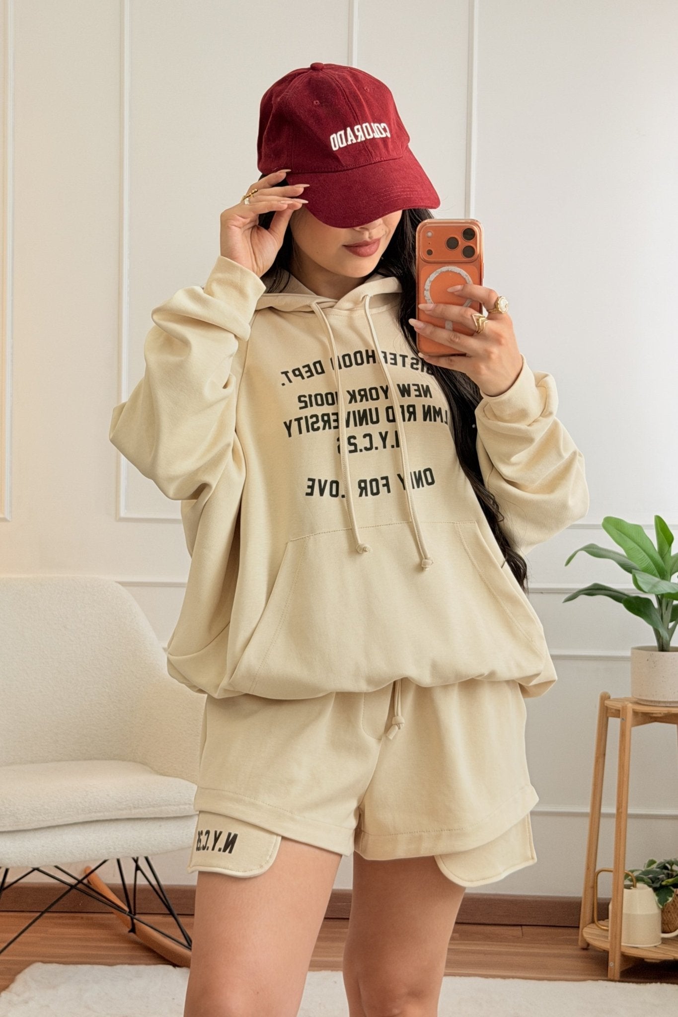 Sweat com capuz e lettering frontal LUMINA - lavishiochicsweatlumina