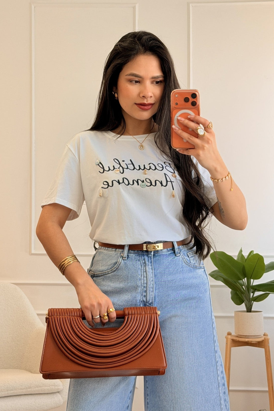 T-shirt básica com bordado e aplicações - lavishiochict-shirtlavishiochic