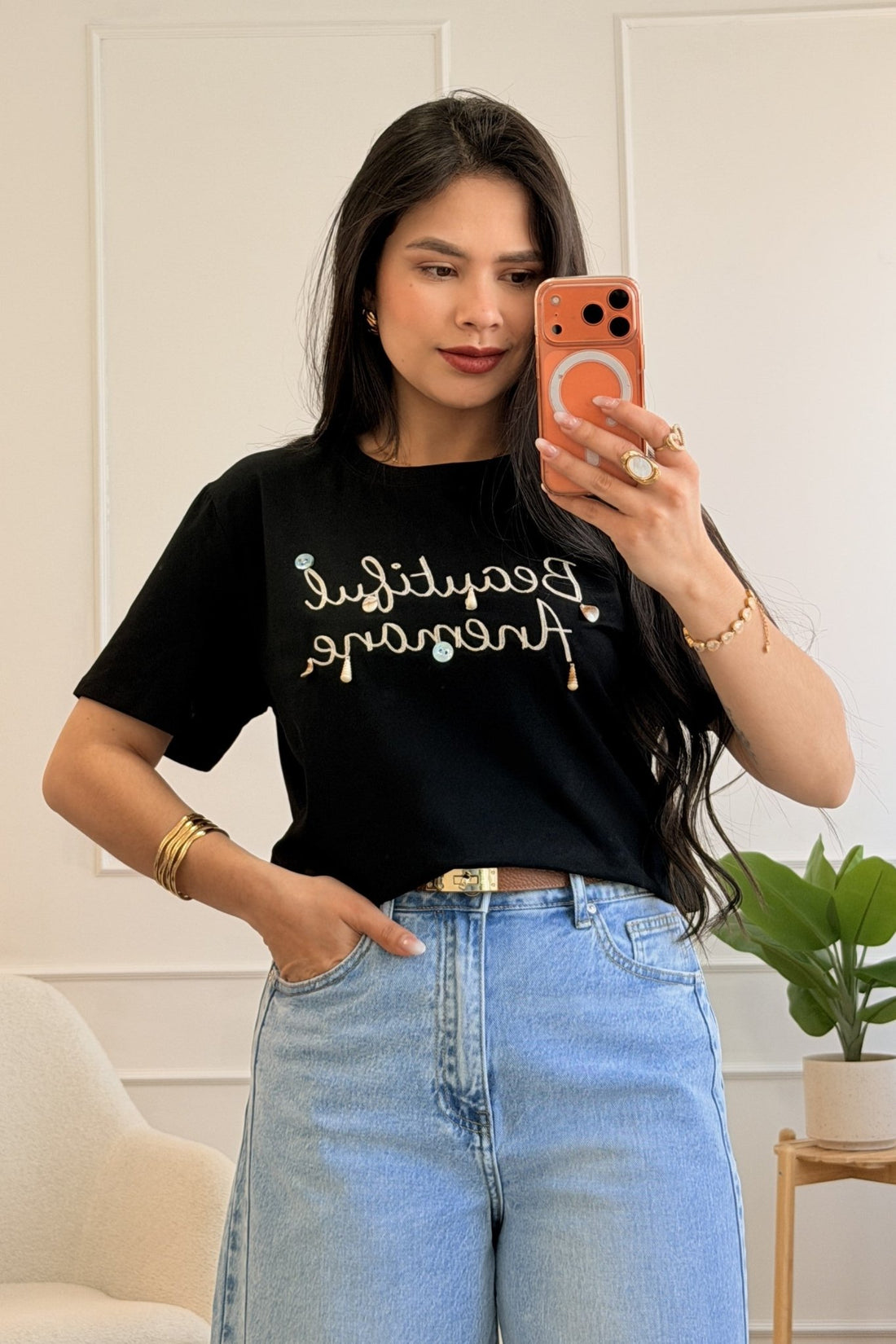 T-shirt básica com bordado e aplicações - lavishiochict-shirtlavishiochic