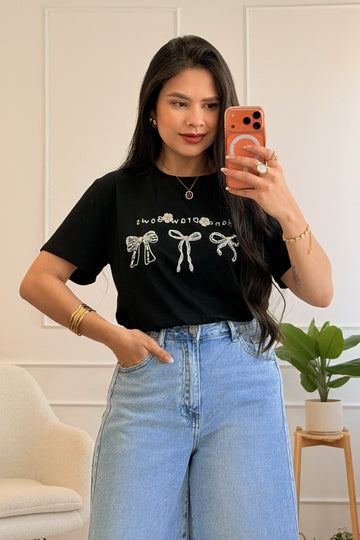 T-shirt básica com laços e brilho - lavishiochict-shirtlavishiochic