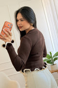 Top de malha canelada com gola polo e folhos - lavishiochicTOPlavishiochic