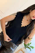 Top de malha com detalhes de pérolas e acabamento ondulado - lavishiochicTOPlavishiochic