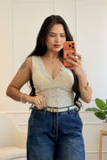 Top em renda com decote em V e frente cruzada - lavishiochicTOPlavishiochic