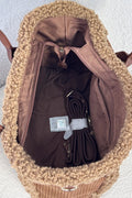 Tote de mão em veludo cotelê com acabamento em pêlo - lavishiochicMalalavishiochic