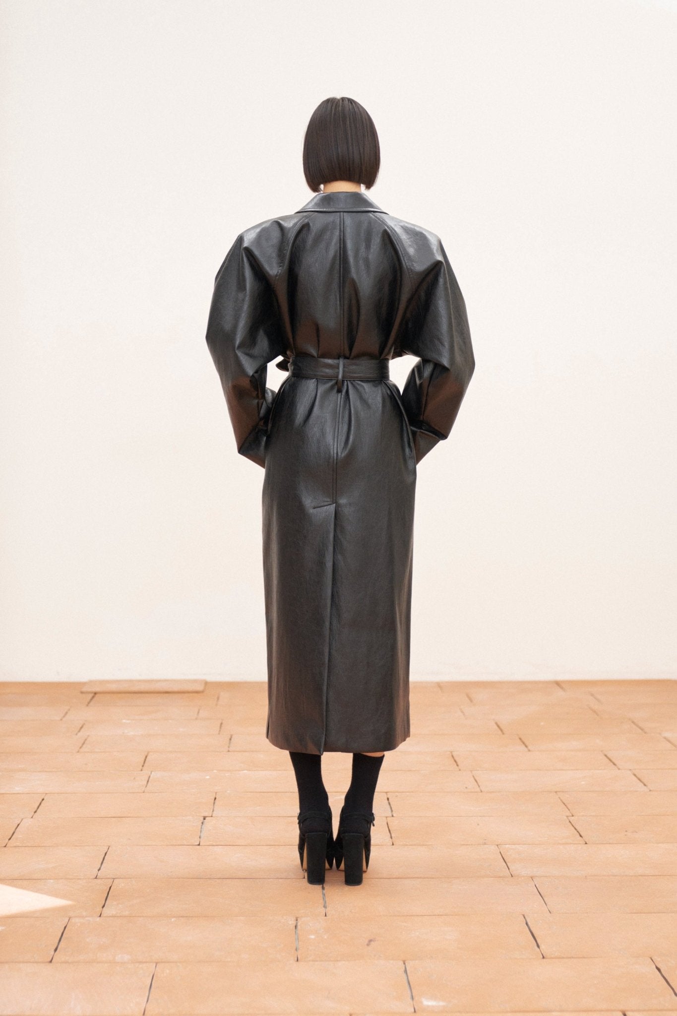 Trench comprido em eco - pele LUMINA - lavishiochiccasacolumina