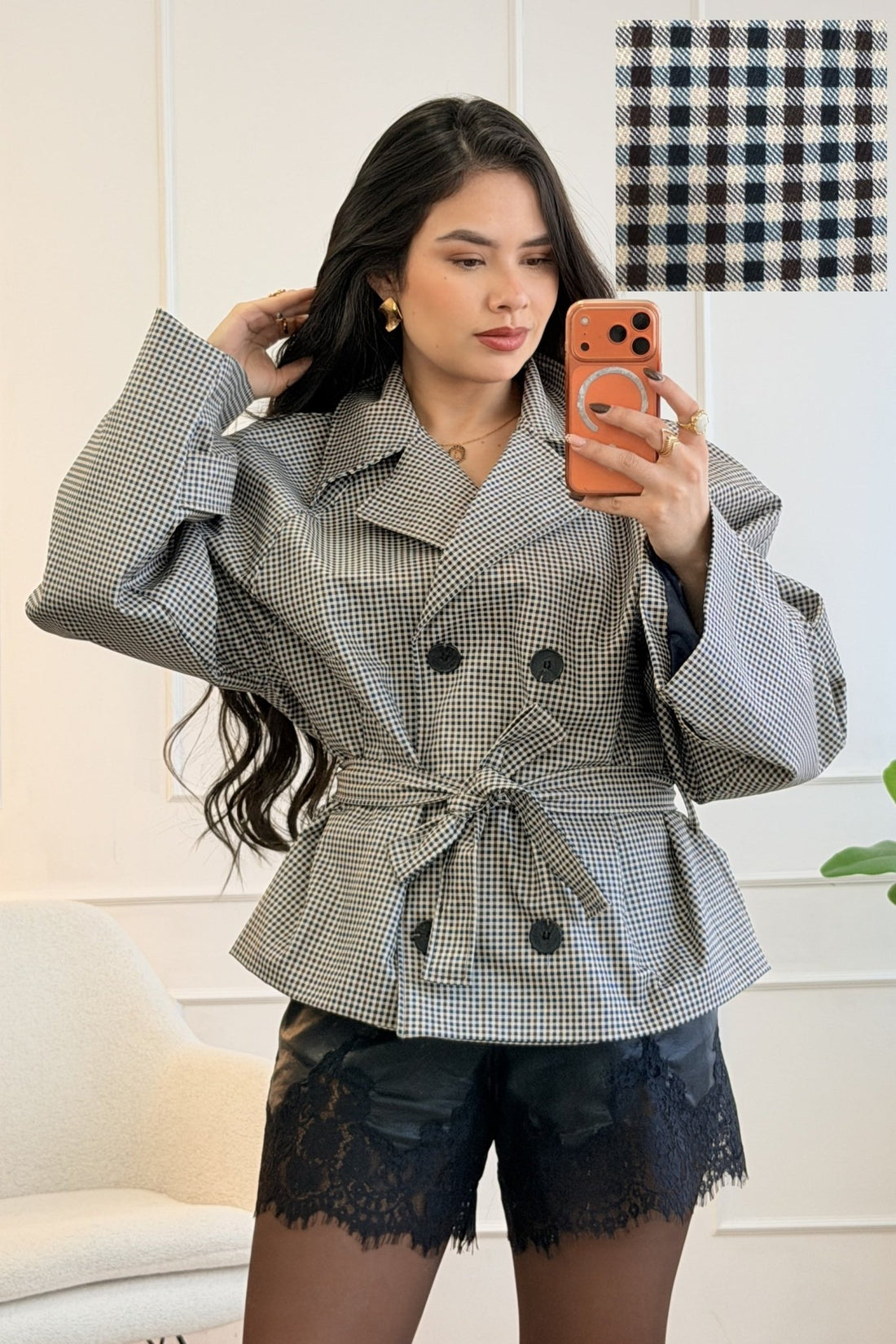 Trench curto xadrez com cinto - lavishiochiccasacolavishiochic
