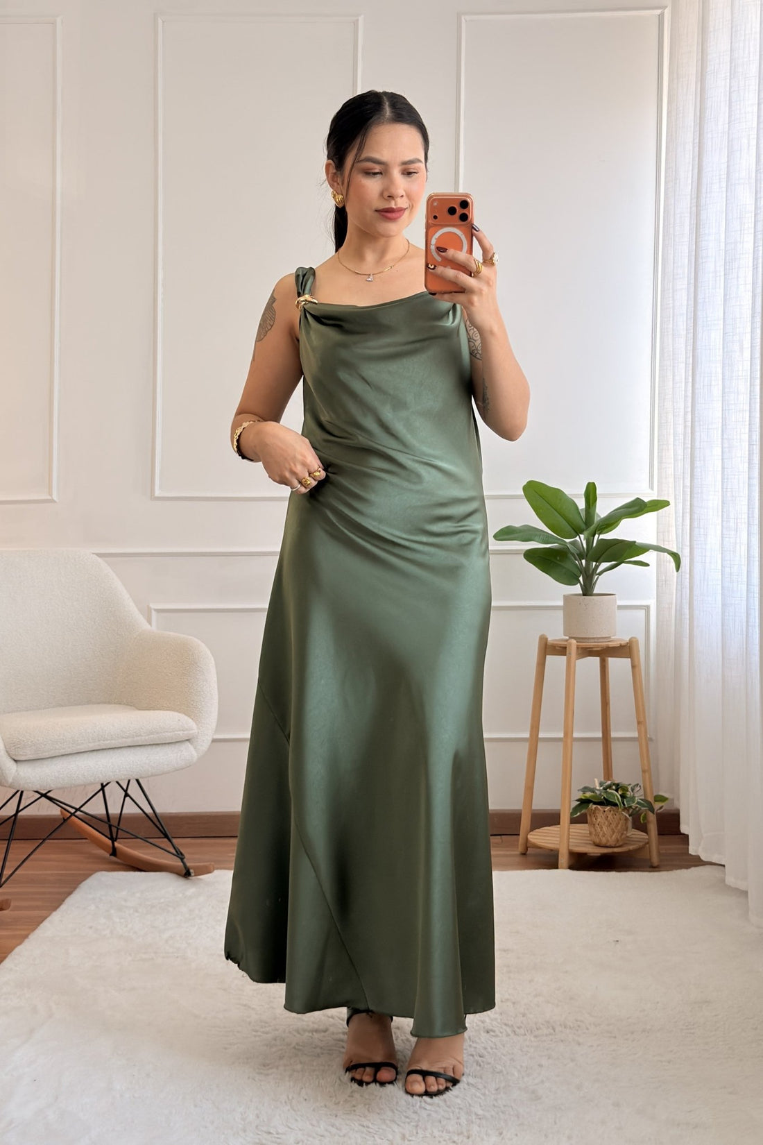 Vestido alça com detalhe de metal e costas amarrável - lavishiochicvestidolavishiochic