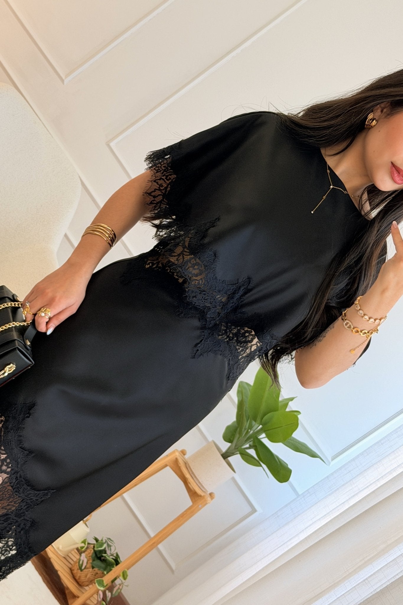 Vestido Assimétrico Acetinado com Renda - lavishiochicvestidolavishiochic