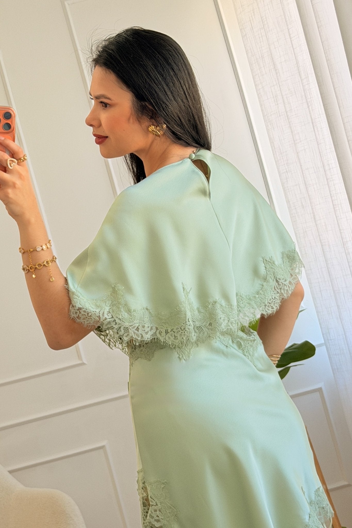 Vestido Assimétrico Acetinado com Renda - lavishiochicvestidolavishiochic
