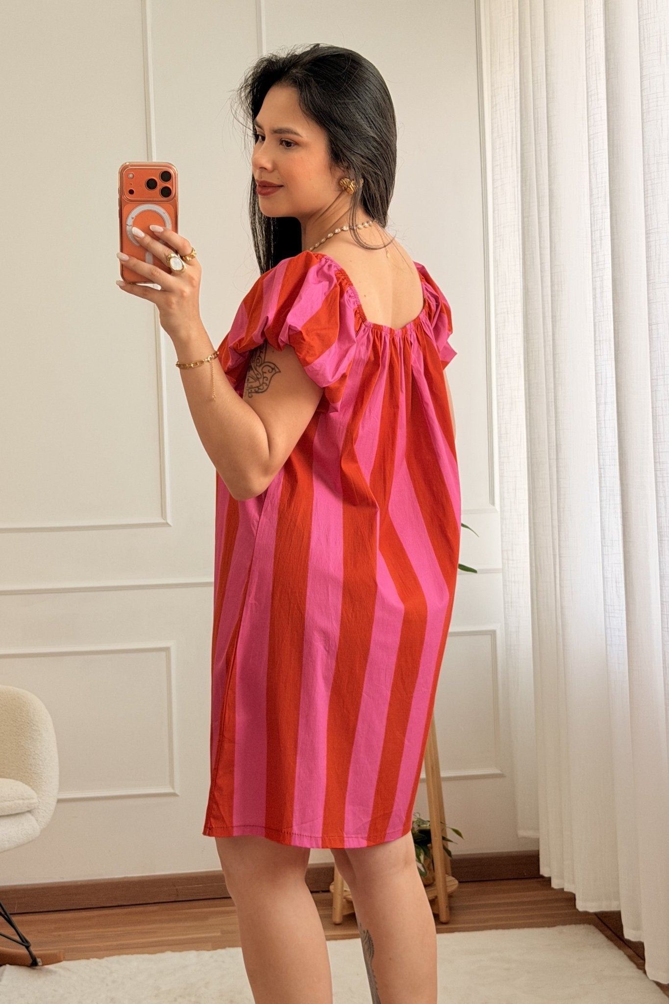 Vestido curto às riscas com manga bufante - lavishiochicvestidolavishiochic