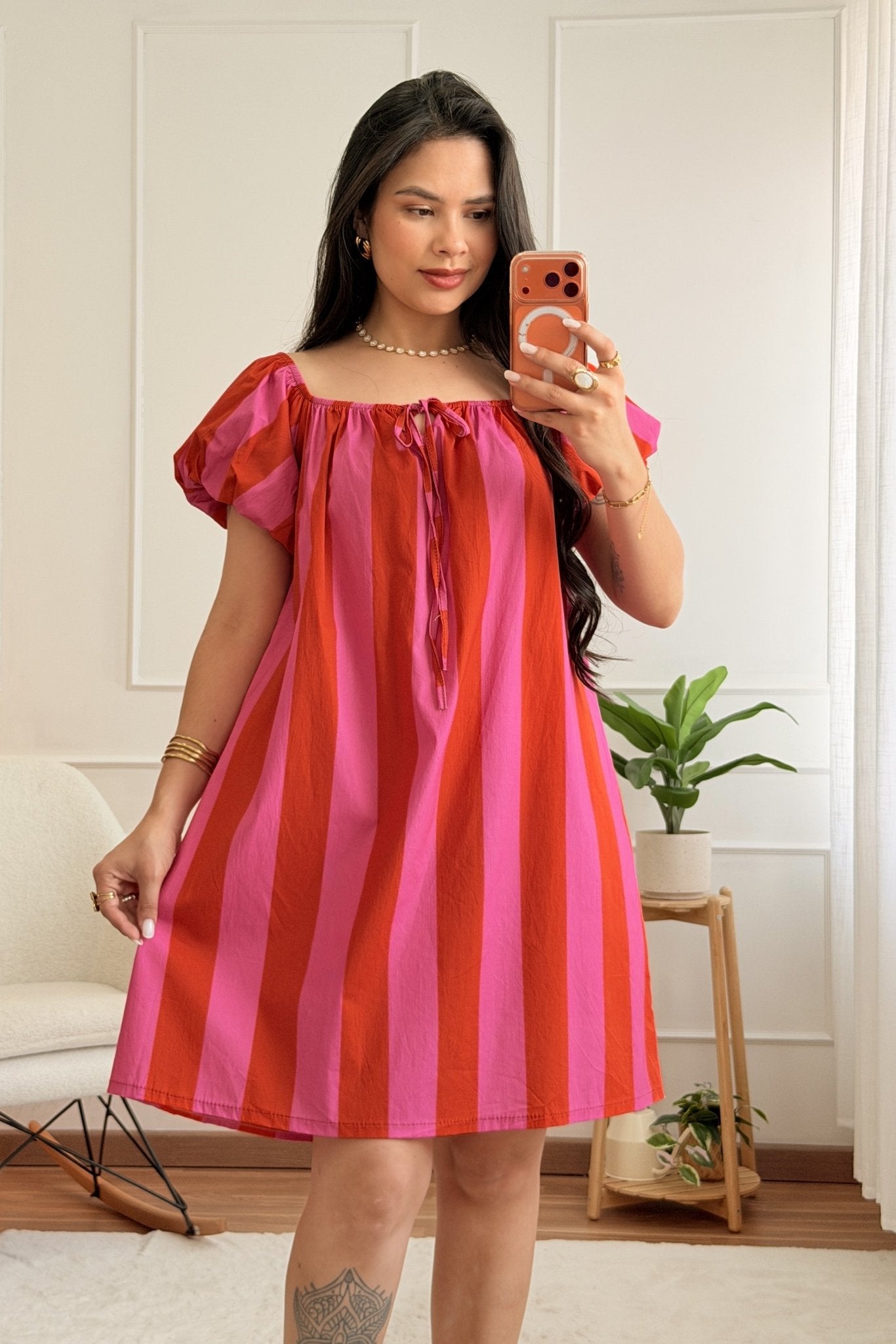 Vestido curto às riscas com manga bufante - lavishiochicvestidolavishiochic