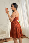 Vestido curto com bordado geométrico - lavishiochicvestidolavishiochic