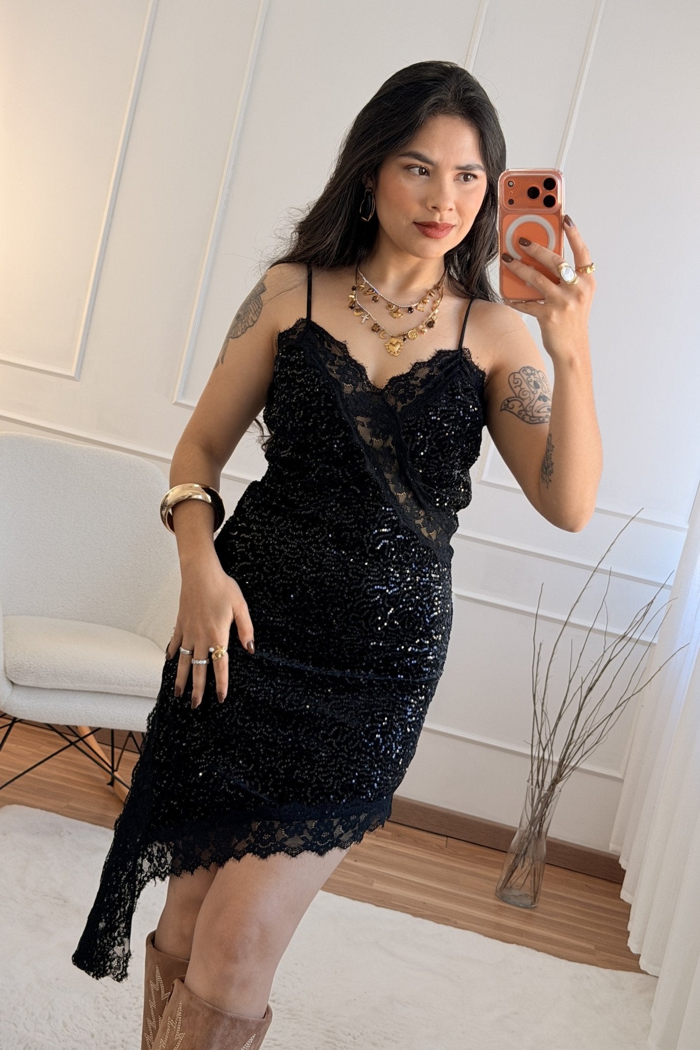 Vestido curto de lantejoulas com renda - lavishiochicvestidolavishiochic