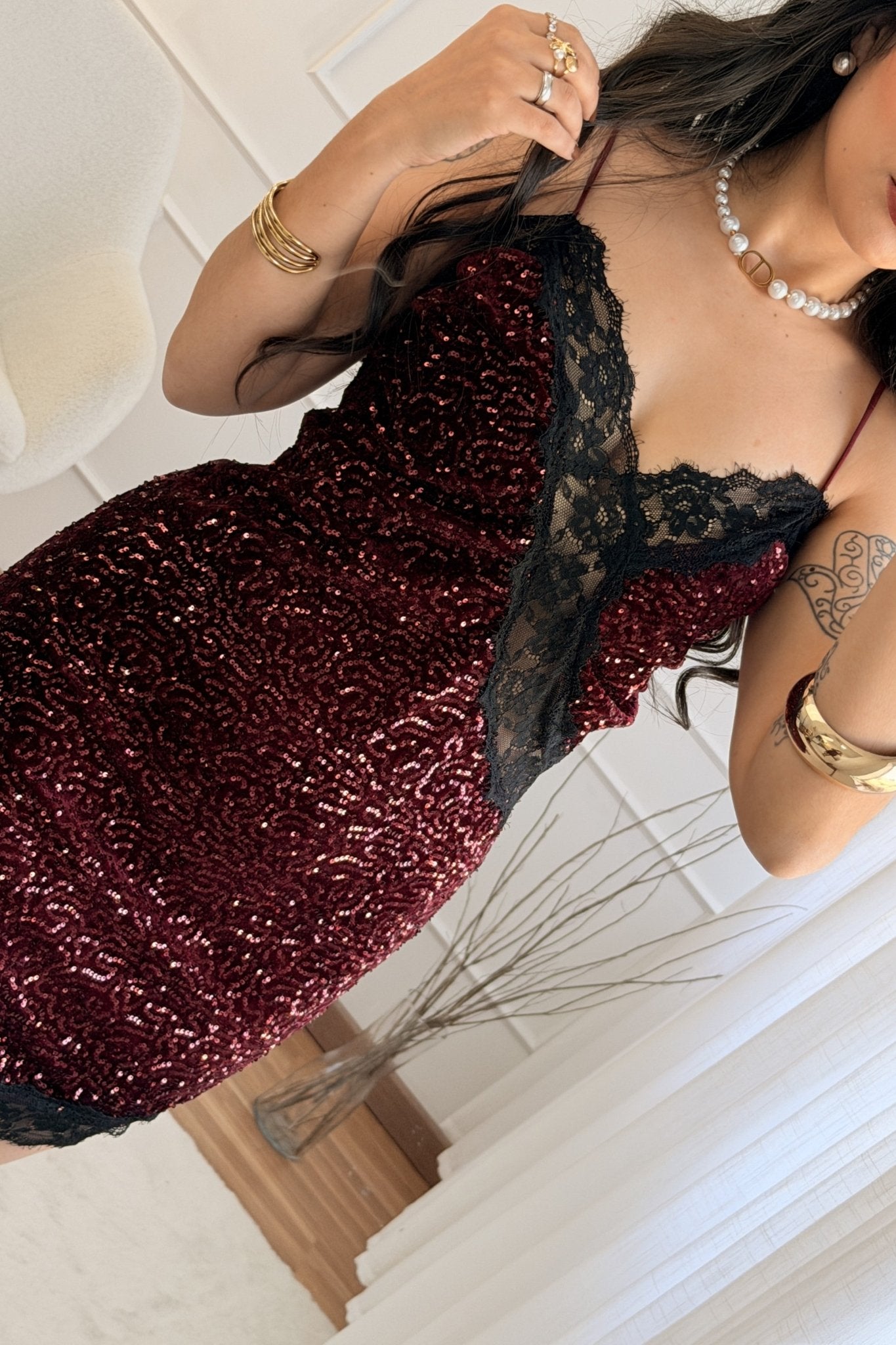 Vestido curto de lantejoulas com renda - lavishiochicvestidolavishiochic