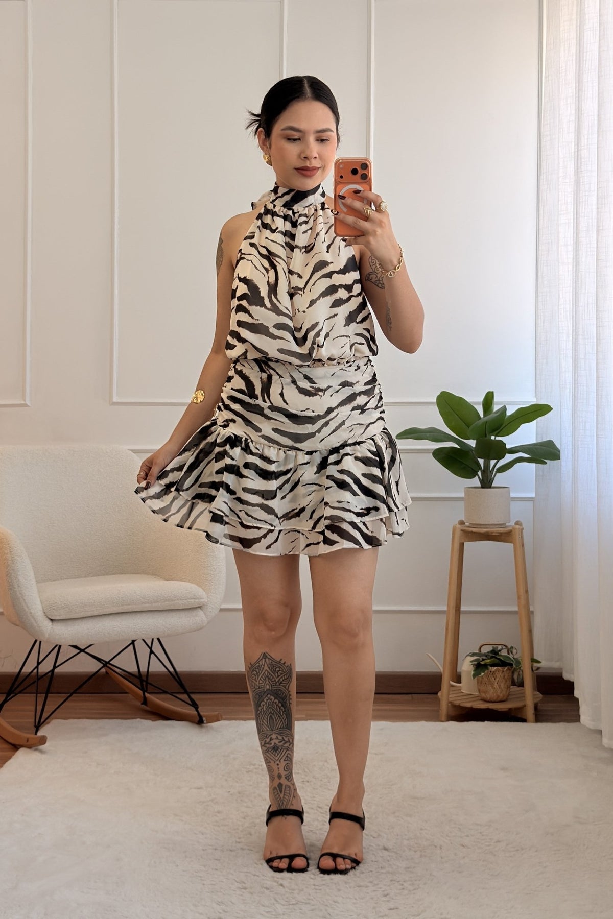 Vestido curto halter com folhos IVIVI - lavishiochicvestidoIVIVI