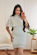 Vestido em renda com gola alta e capa integrada - lavishiochicvestidolavishiochic