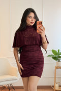 Vestido em renda com gola alta e capa integrada - lavishiochicvestidolavishiochic