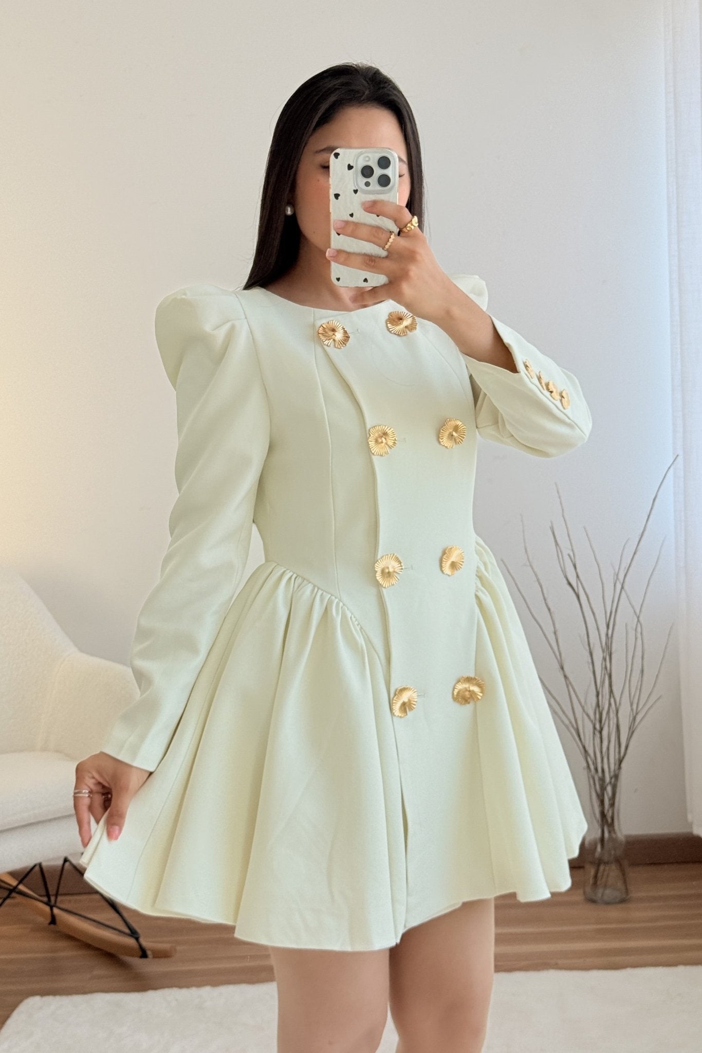 Vestido estruturado com botões dourados MOCHY - lavishiochicvestidomochy