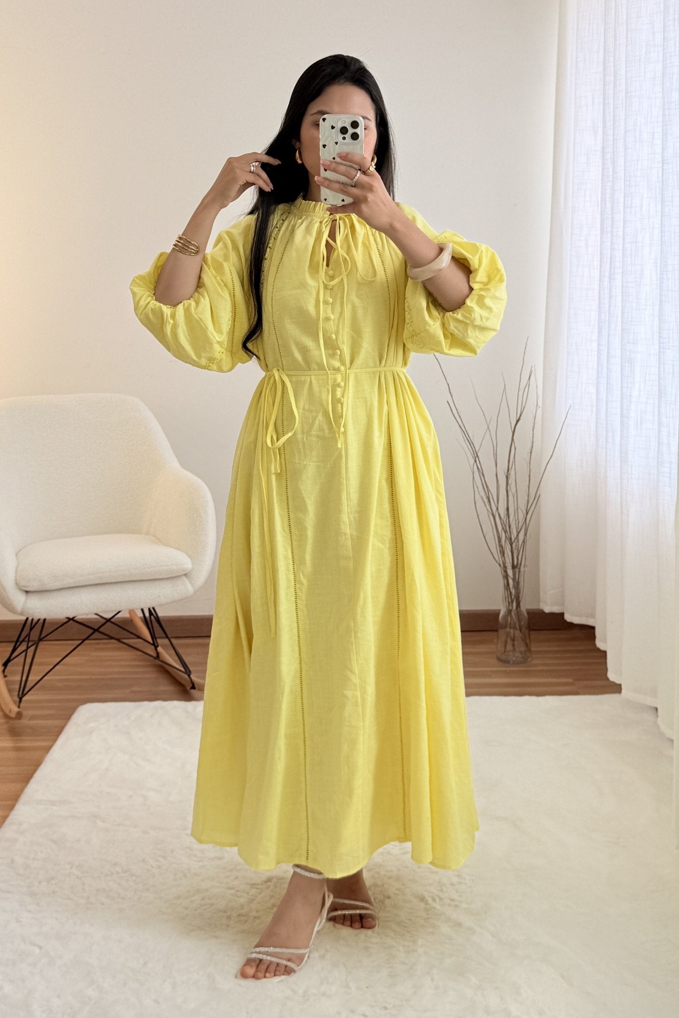 Vestido midi com detalhes artesanais e mangas abalonadas - lavishiochicvestidolavishiochic