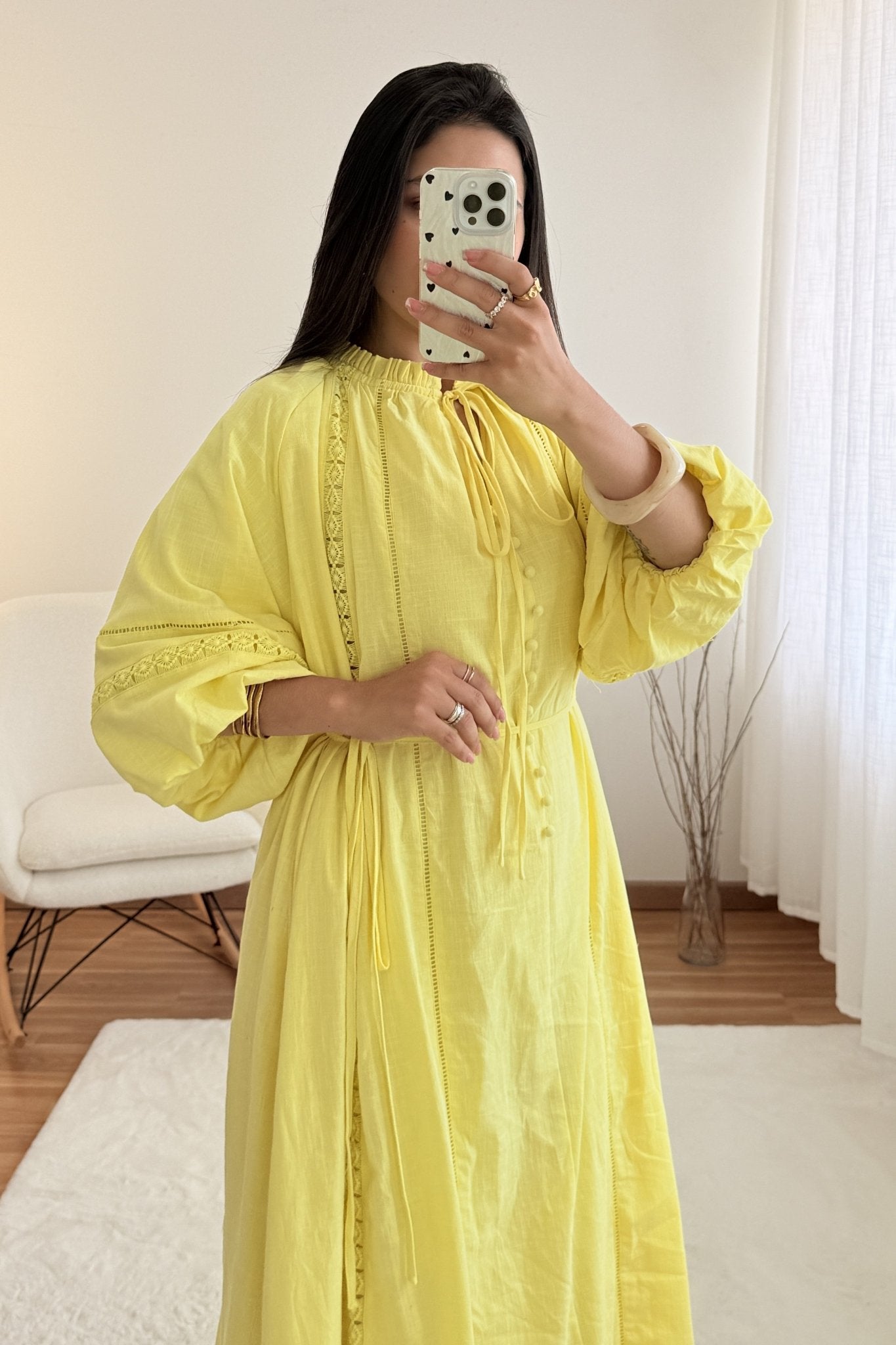 Vestido midi com detalhes artesanais e mangas abalonadas - lavishiochicvestidolavishiochic