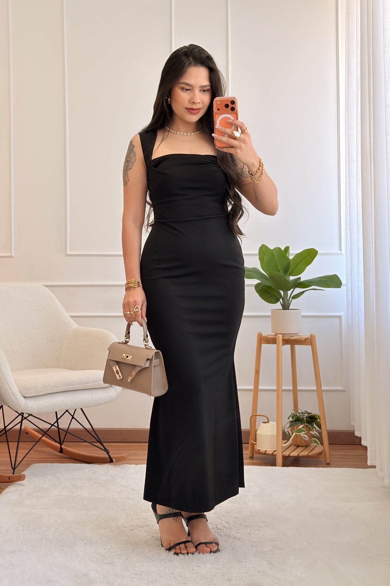 Vestido midi justo com alças largas - lavishiochicvestidolavishiochic